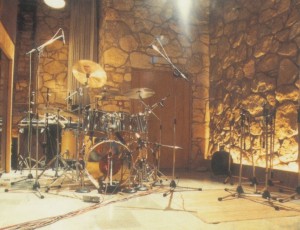 Рисунок 2. Пример, когда в лицевой стороне декоративно-акустической оболочки используется камень. Студия Townhouse-2, Лондон