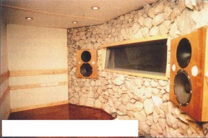 Рисунок 3. Контрольная комната студии “Noites Longas” в Sexial (Португалия)